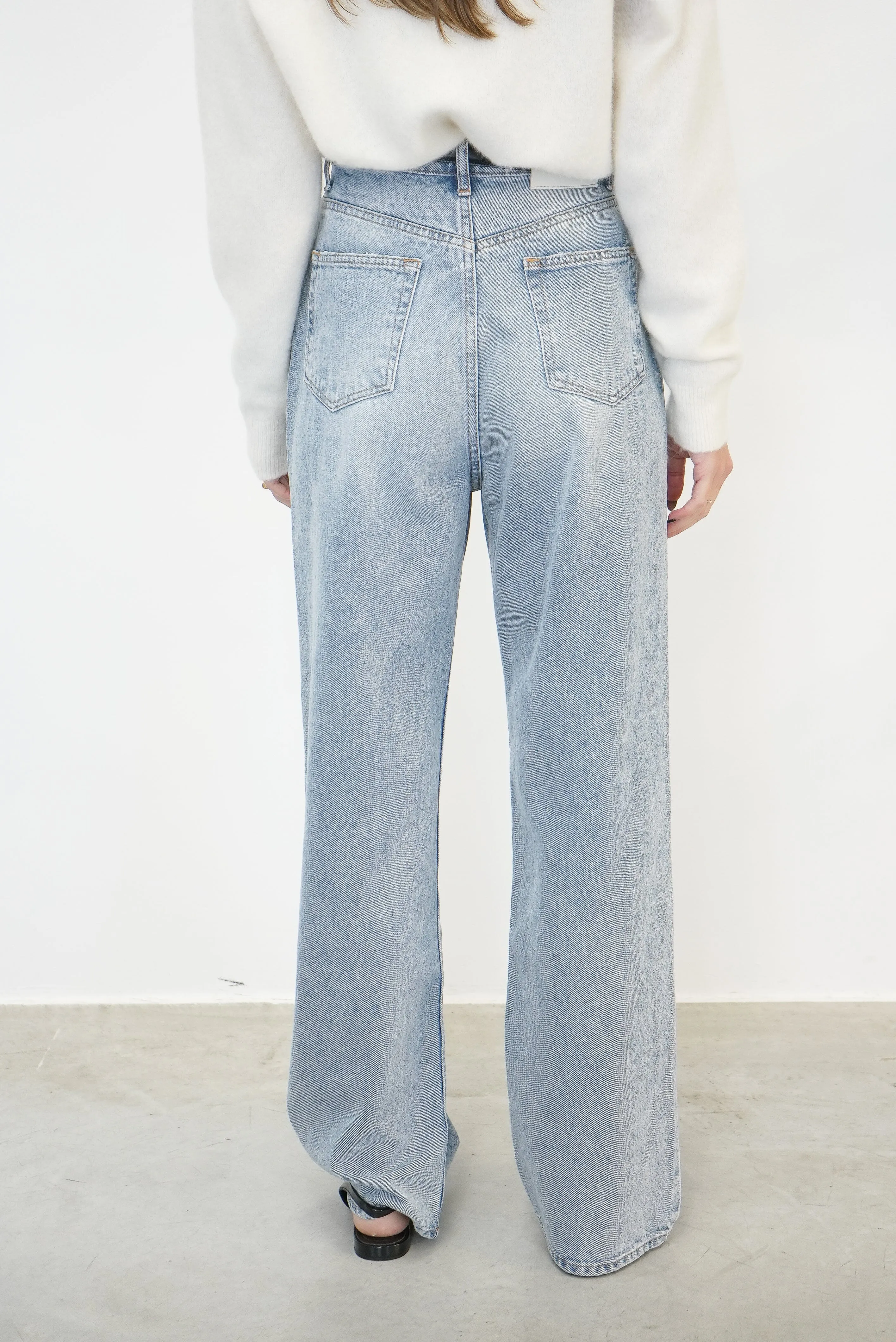 CARPENTER RELAXED LEG JEANS