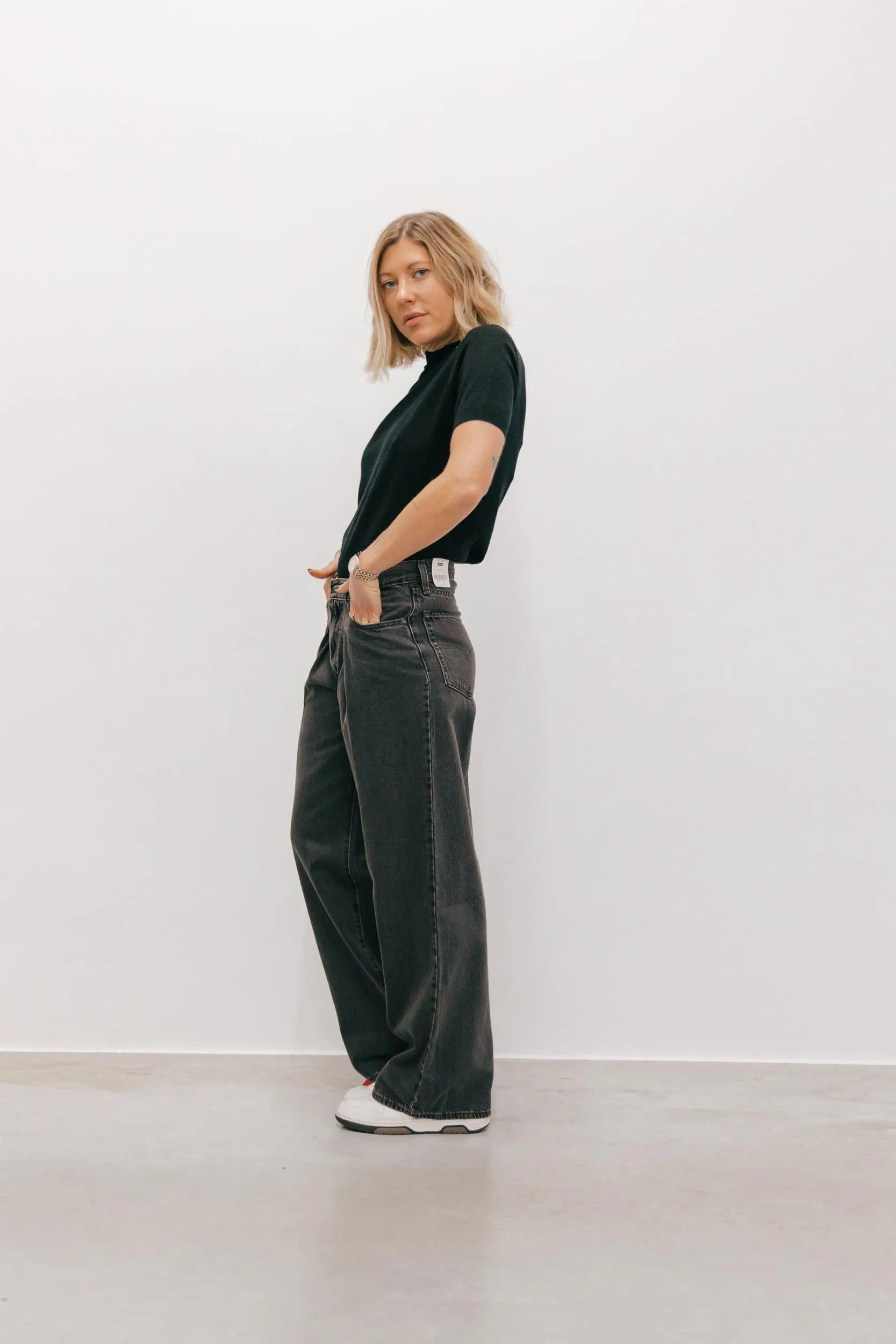 FOLDED PLEATED BAGGY JEANS IN FADED BLACK