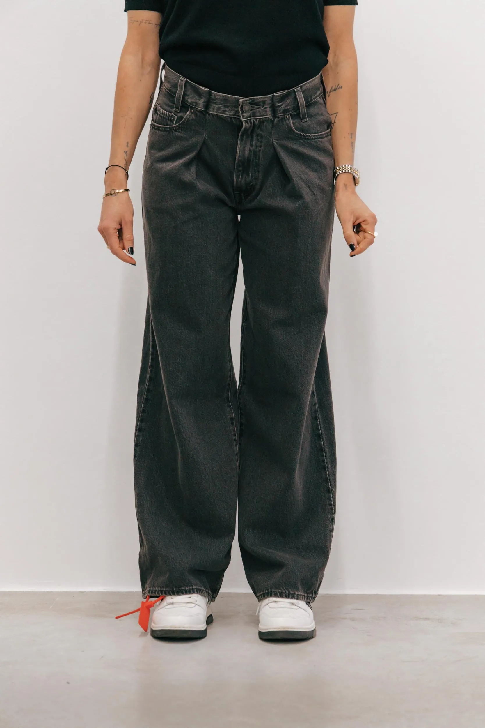 FOLDED PLEATED BAGGY JEANS IN FADED BLACK