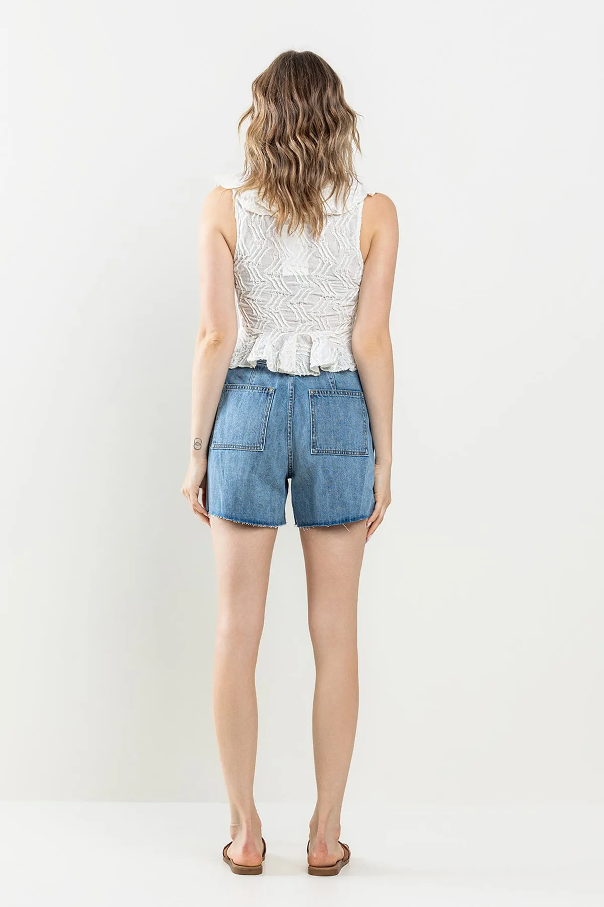 HIGH RISE TIE WAIST SHORTS WITH RAW CUT HEM IN MEDIUM LIGHT  / SP-S7549ML