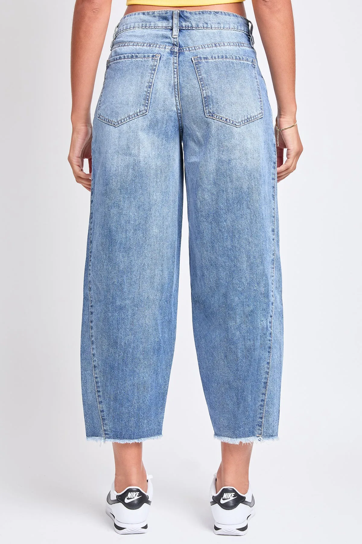 Women's Baggy Cropped Frayed Barrel Jeans